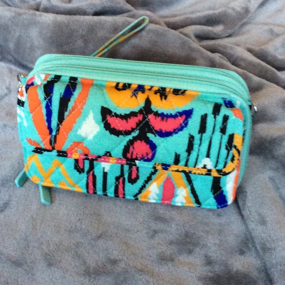 Vera Bradley Handbags - NWT Vera Bradley All in 1 Crossbody & Wristlet